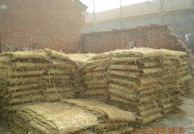 防護(hù)草簾 稻草簾 磚坯草簾 草簾子（圖）