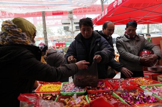 沖刺：車輪纏草繩翻越雪山