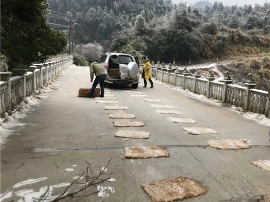 危險探險必備裝備:選擇適合的防滑草袋保護自己 危險探險必備裝備:選擇適合的防滑草袋保護自己