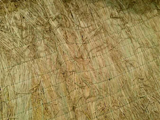 鋼廠草簾的隔熱隔音效果與節(jié)能特性 鋼廠草簾的隔熱隔音效果與節(jié)能特性