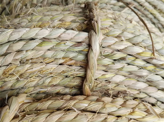 草繩在園林綠化中的施工與維護(hù)指南 草繩在園林綠化中的施工與維護(hù)指南