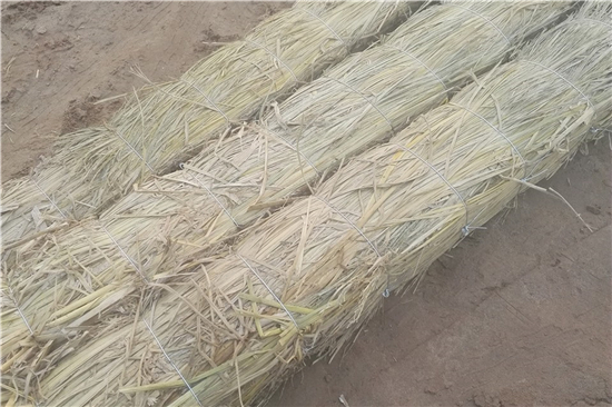 稻夫草支墊助力鐵路貨運安全與環(huán)保(稻草墊子)