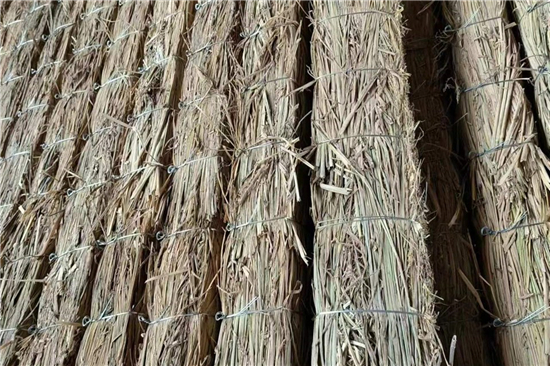 稻夫草支墊在鐵路運(yùn)輸中對(duì)貨物的穩(wěn)固支撐(稻草墊一般鋪墊于貨物與車地板間) 稻夫草支墊在鐵路運(yùn)輸中對(duì)貨物的穩(wěn)固支撐(稻草墊一般鋪墊于貨物與車地板間)